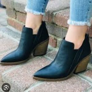 Vince Camuto Gradina Block Heel Ankle Booties